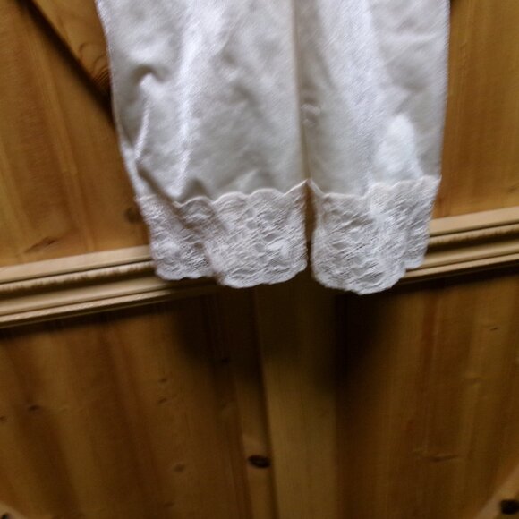 Vtg One piece shaper Underscore 34 B ivory lace bodice and legs - Picture 2 of 6